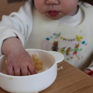 ストレス激減！お食事エプロンはロングタイプがおすすめ | ままぞーん